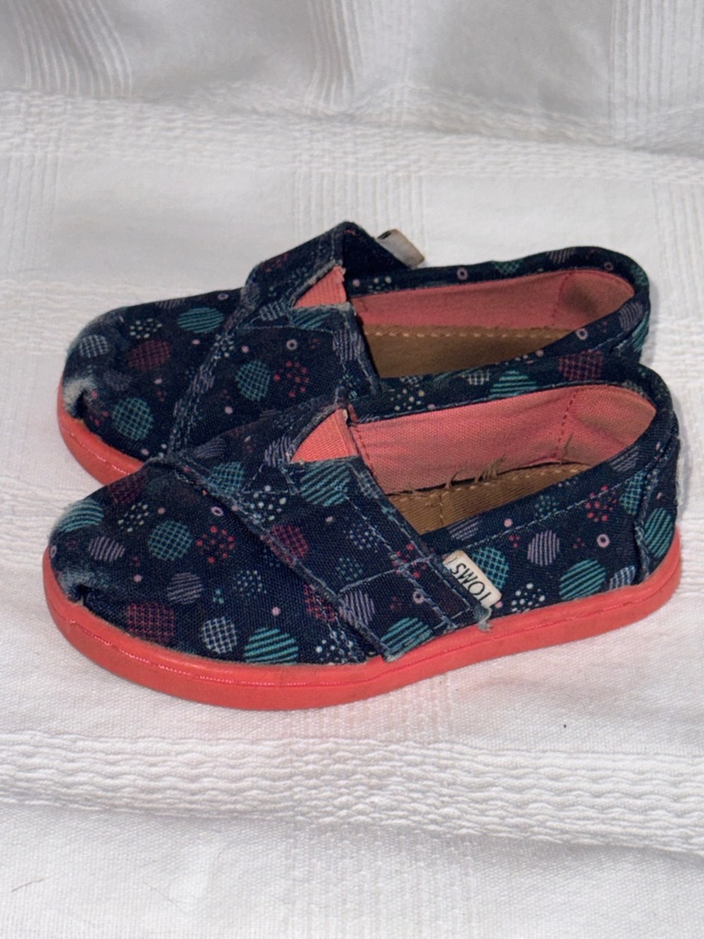 TOMS Kids Navy Canvas Slip-On Sneakers with Coral Soles